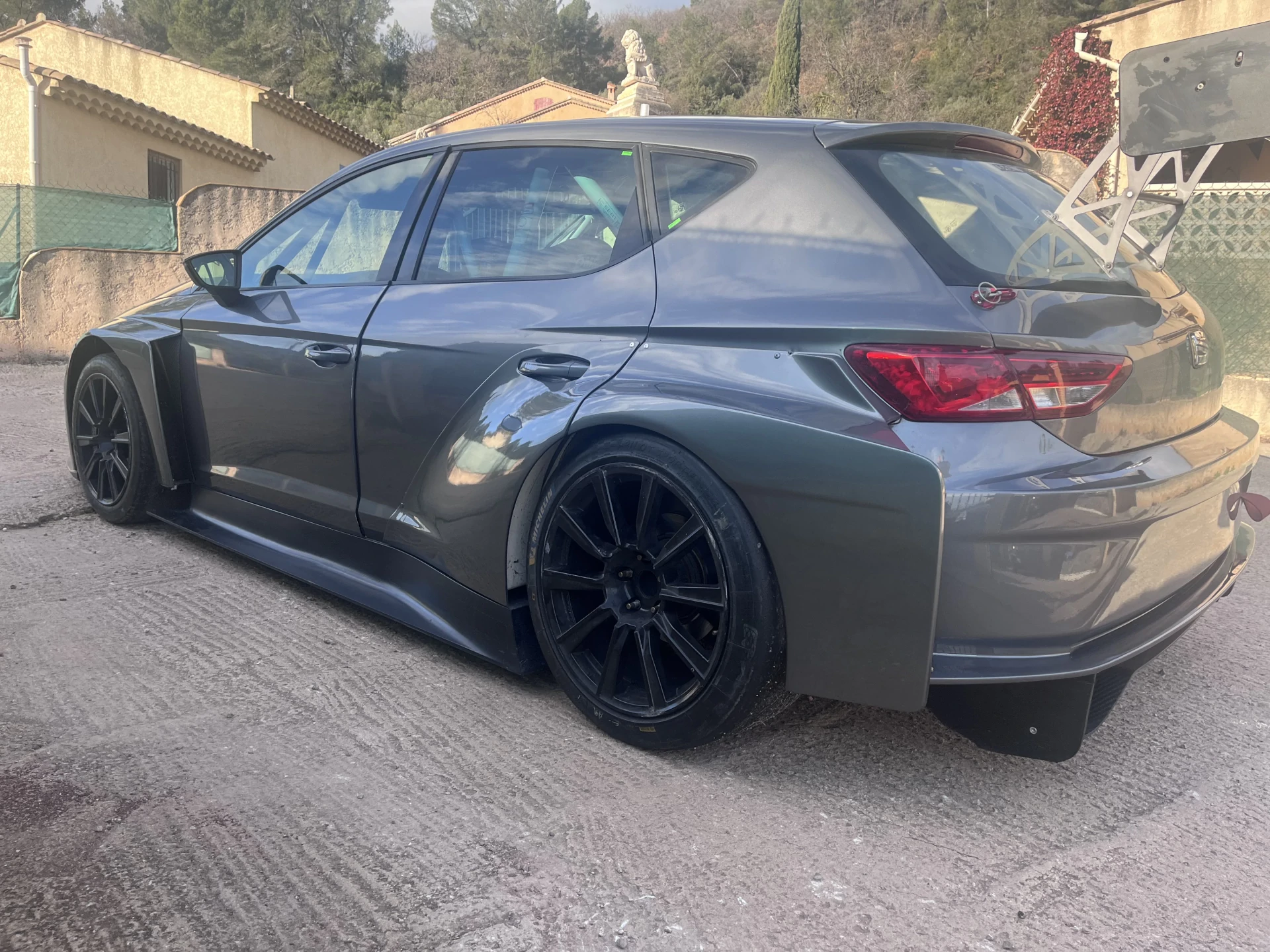 Make a Seat Leon eurocup offer