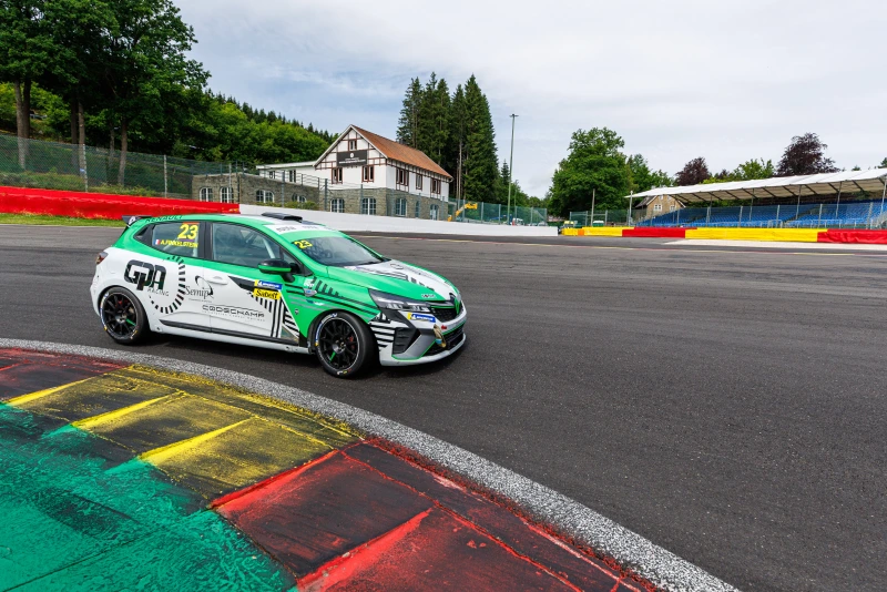 A vendre 3 CLIO CUP V