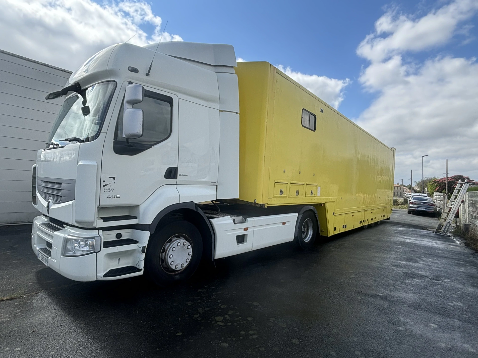 4-CAR SEMI-TRAILER + RENAULT TRACTOR UNIT