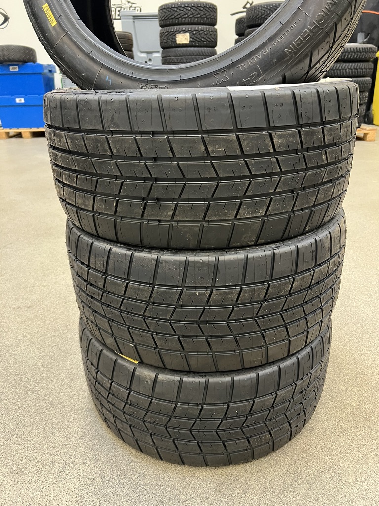 NOUVEAUX pneus pluie Michelin 24/64-18 (jeu de 4)