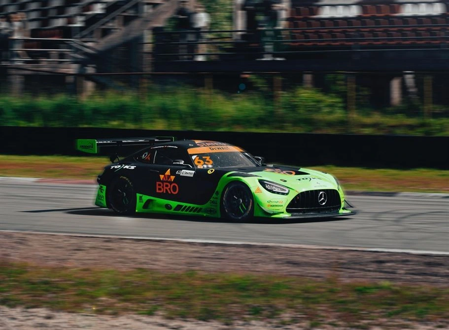 Race car rental services with the Mercedes-AMG GT3 Evo – photo 3