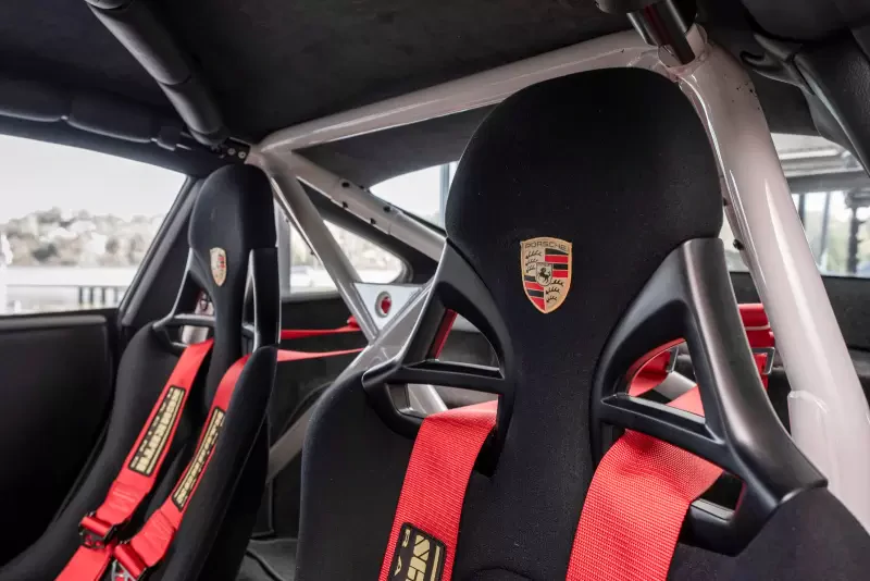 Porsche 997.1 GT3 RS - Clubsport conversion with racing character