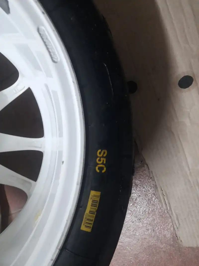 Michelin slicks 17" tyres