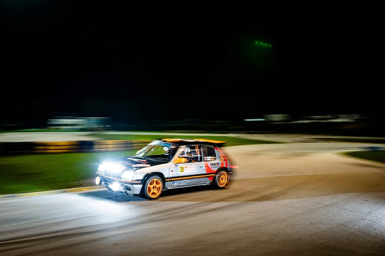 Peugeot 205 MI16