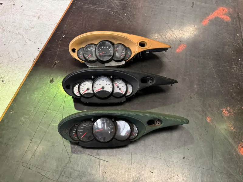 Porsche dashboard cap