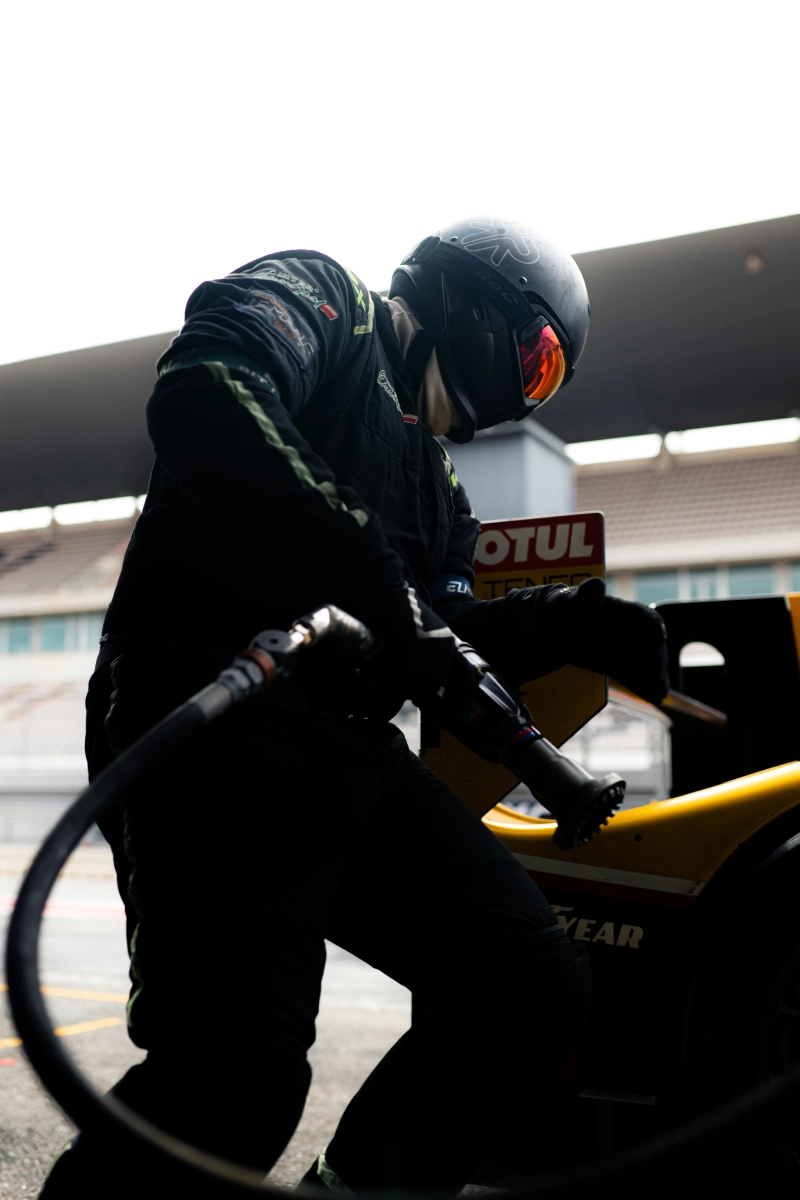 Freelance/contractor race mechanic available end 2026 - 2027