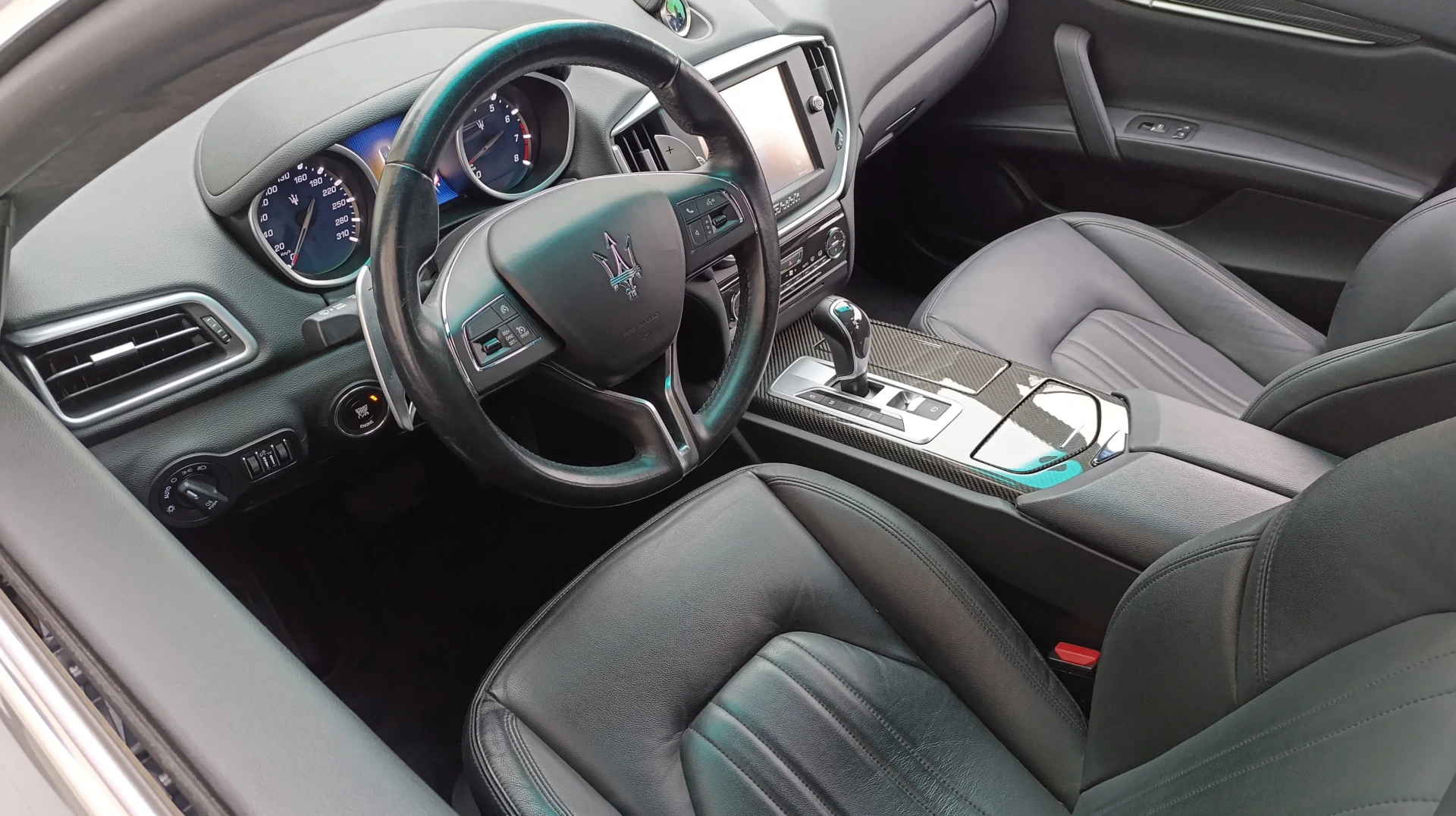 Very nice MASERATI Ghibli 3.0 V6 - 410 S Q4 A (Masérati sq4 v6) 24Mkms - Registered in FRANCE
