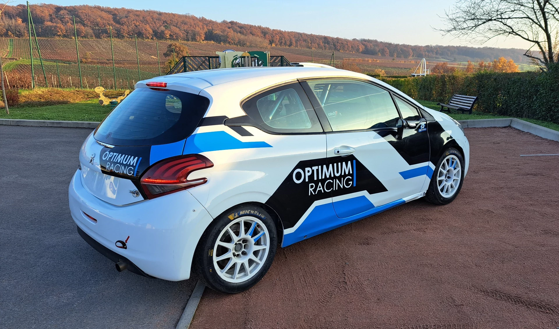Hire Peugeot 208 R2