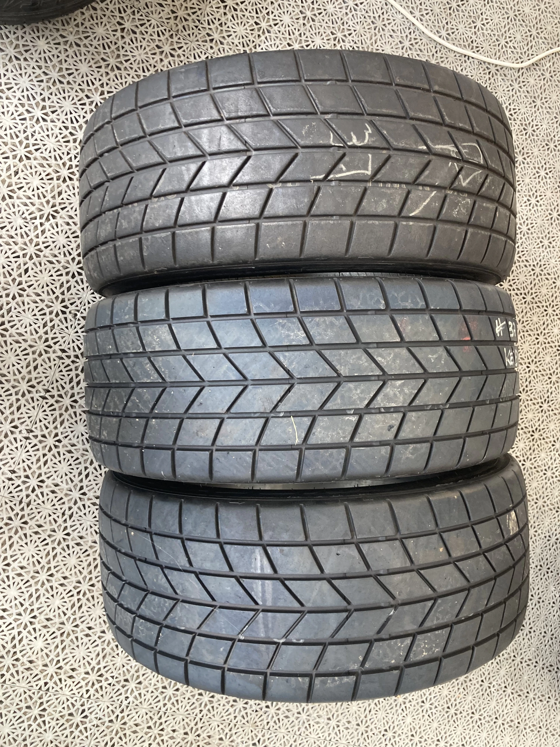 3 Pirelli WH 225/625 - R17 tyres