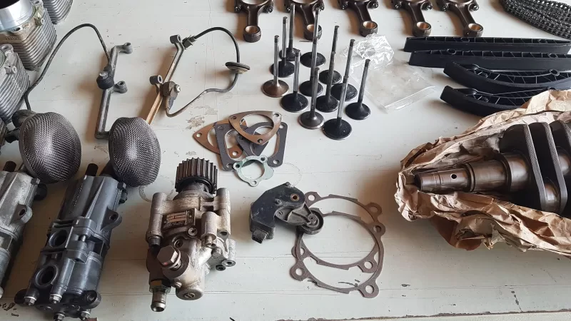 Lot of Porsche 993 engine parts