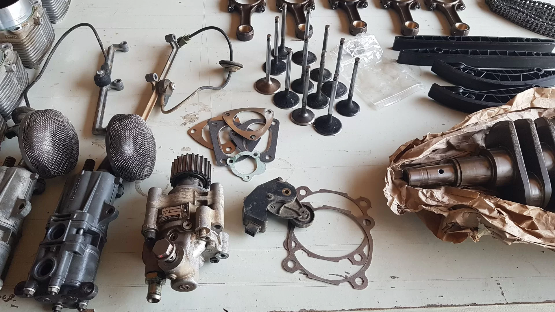 Lot of Porsche 993 engine parts