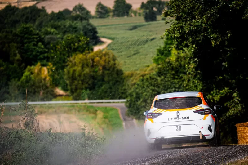 rental clio rally 5