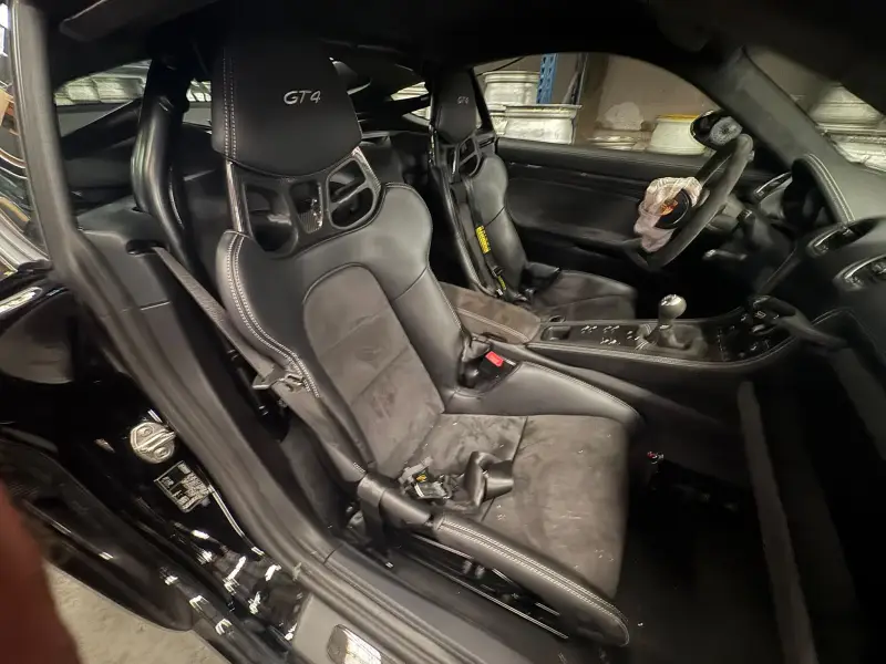 Pair of lightweight carbon-fibre bucket seats for the Porsche Cayman GT4