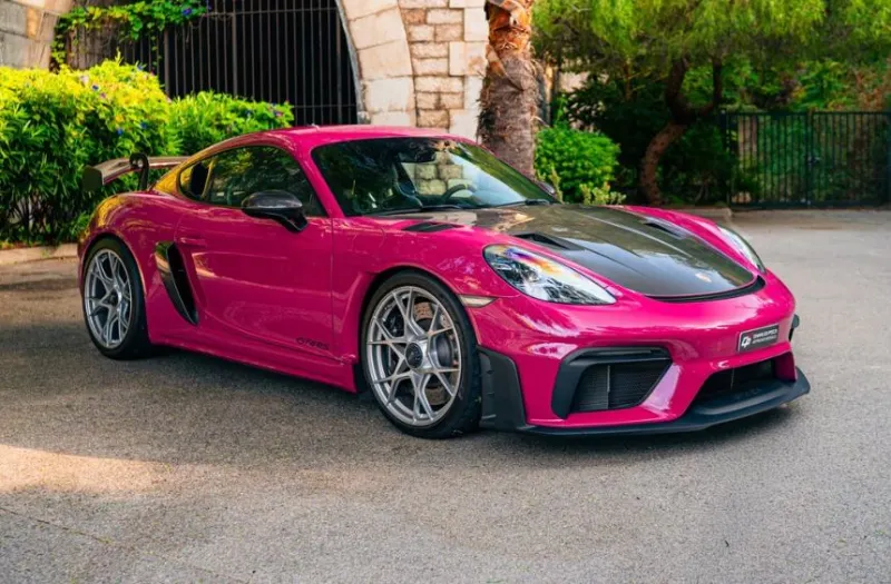 PORSCHE 718 CAYMAN GT4 RS
