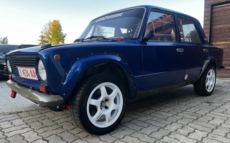 Voiture de rallye Lada 2101
