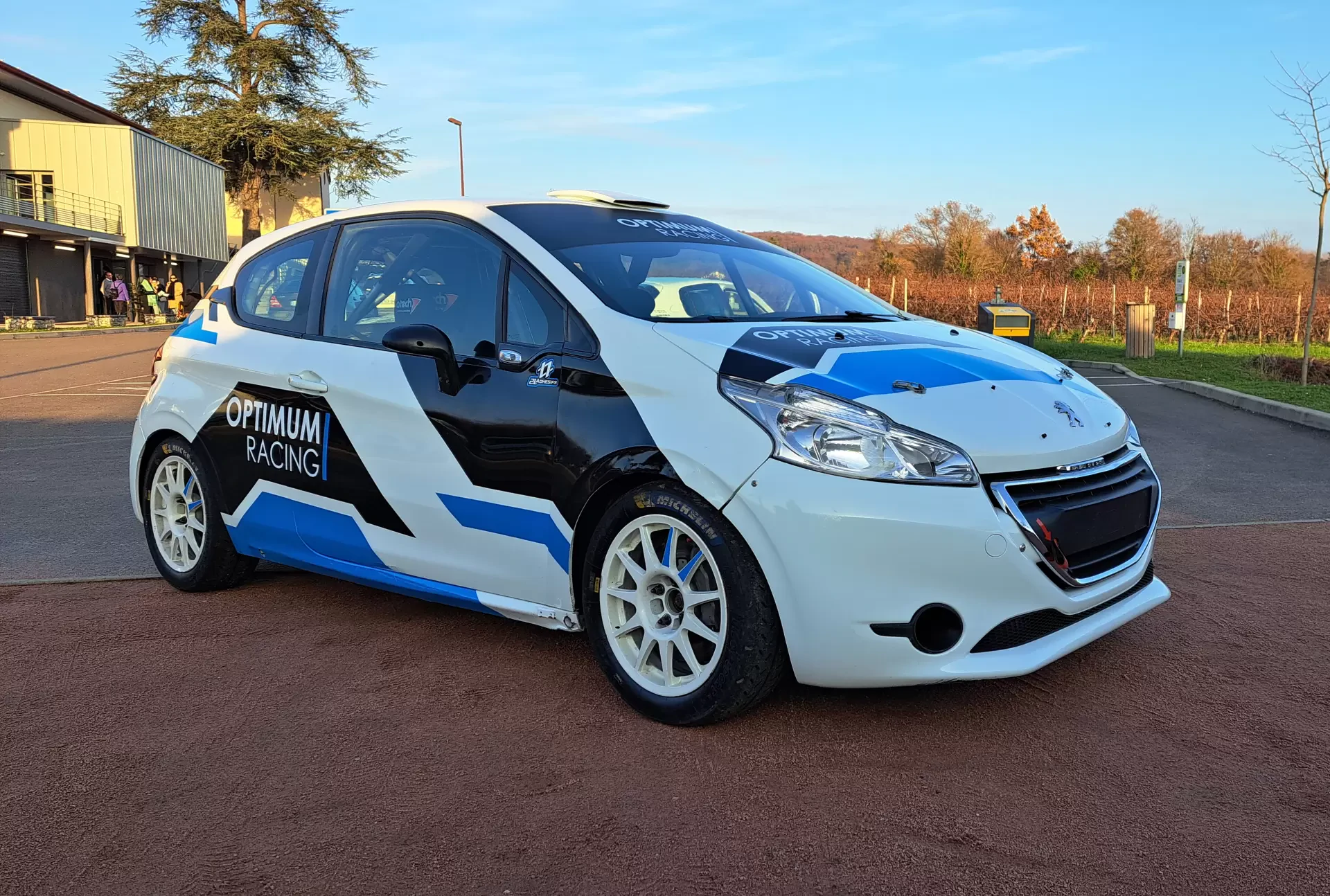 Hire Peugeot 208 R2