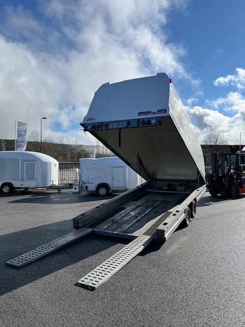 **SOLD** Used 2018 BRIAN JAMES RACE SHUTTLE 3