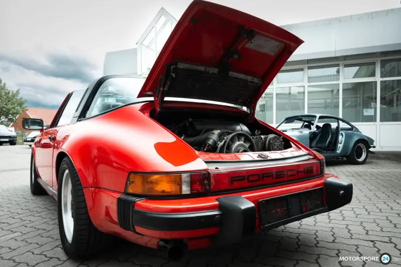 1982 Porsche 911 SC Targa rouge indien
