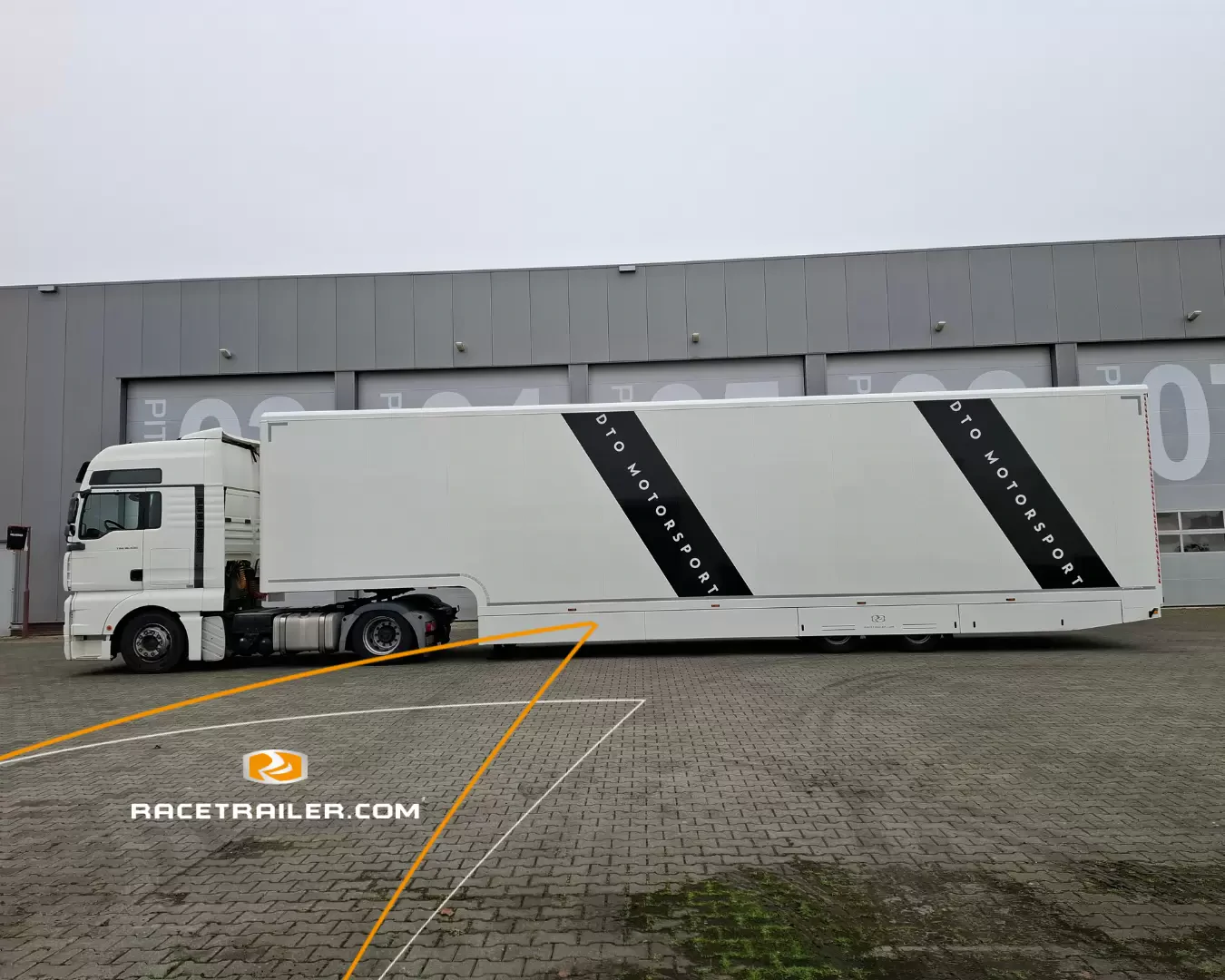 For sale: used race trailer Line-Up for 5/6 cars