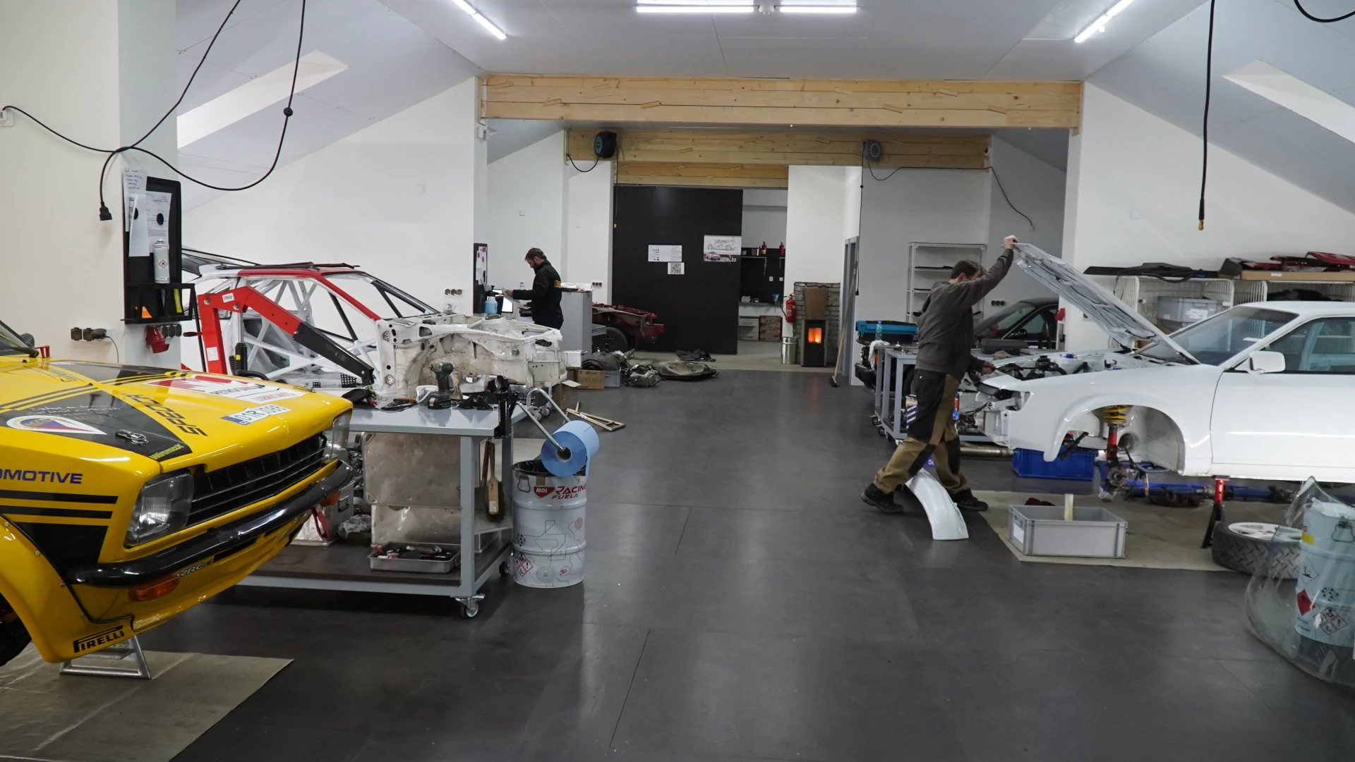 Professional rally & youngtimer garage RACING21