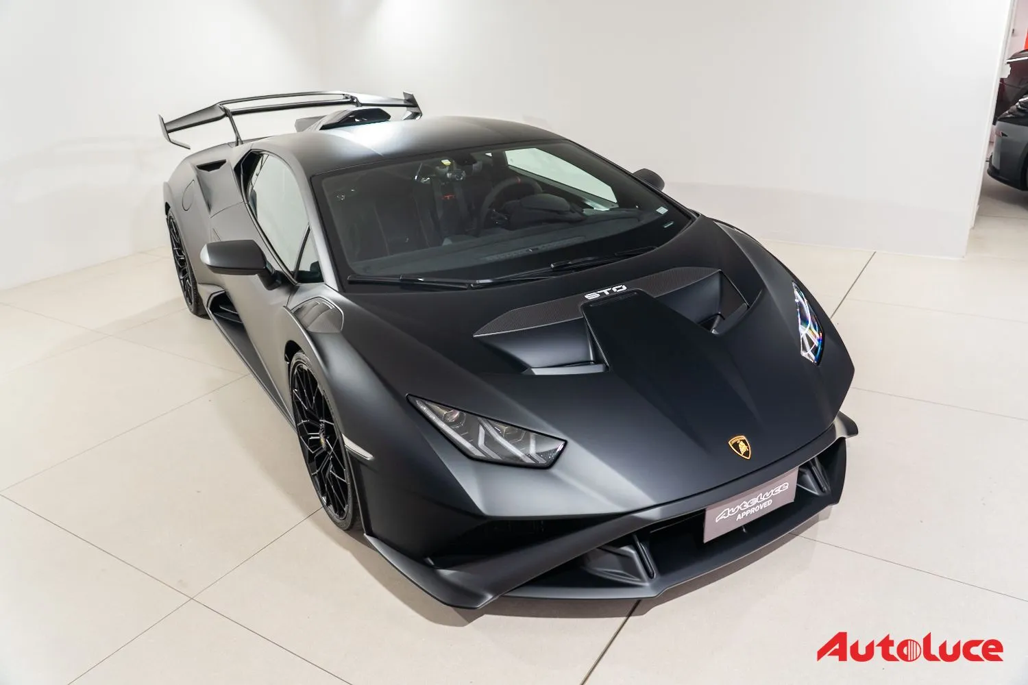 LAMBORGHINI HURACÁN STO – photo 1