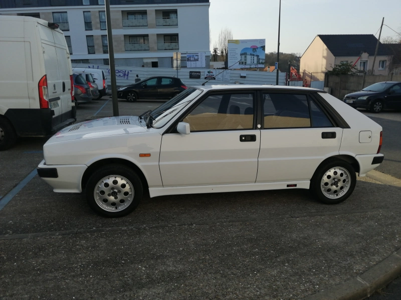 Lancia delta hf turbo