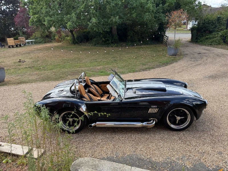 Cobra par DAX, V8 de 383 ci