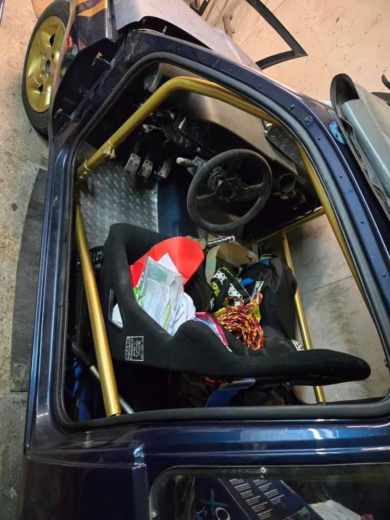 Clio Williams, including the engine and Swiss vehicle registration certificate, plus a Clio 16S vehicle registration certificate as well