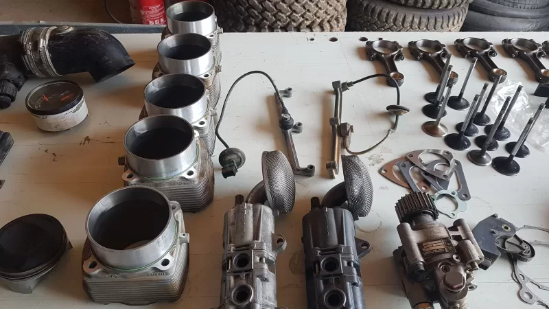 Lot of Porsche 993 engine parts