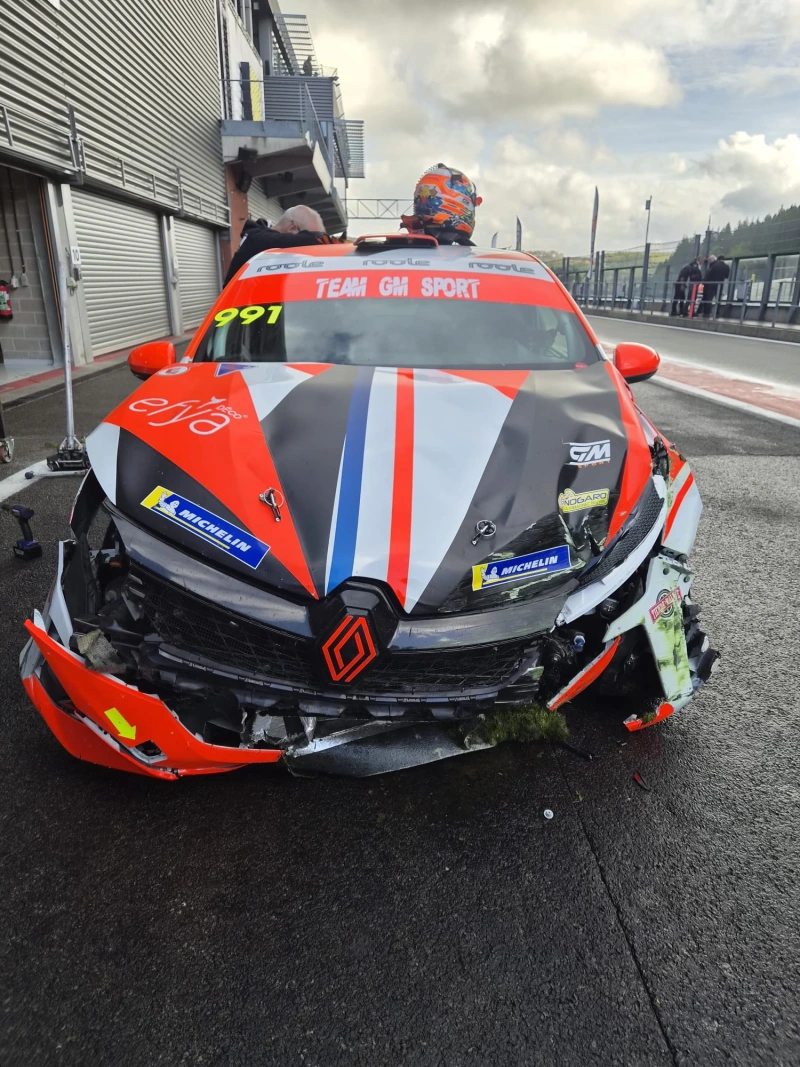 Clio 5 Cup accidentée