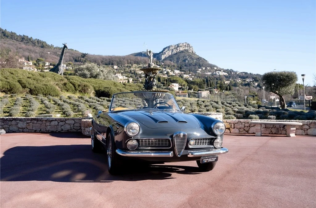 ALFA ROMEO 2000 SPIDER TOURING