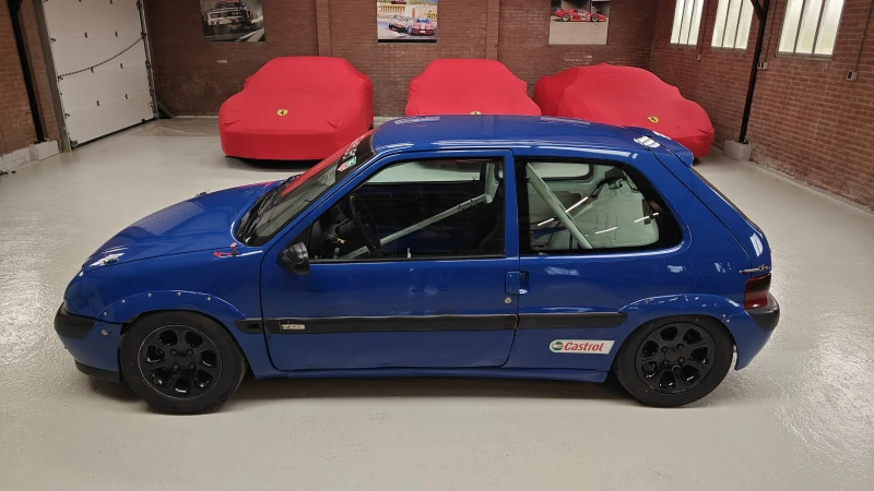 Voiture de course Citroën Saxo Cup