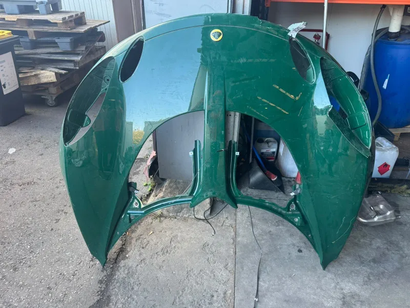 Lotus Elise front and rear clamshells requiring repair