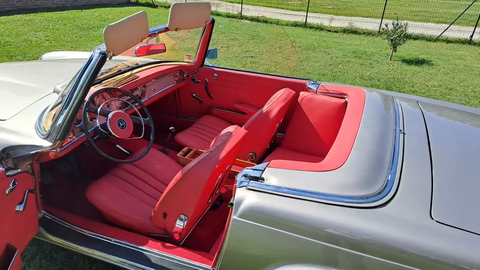 Superbe Mercedes 230 SL Pagode restauration complète