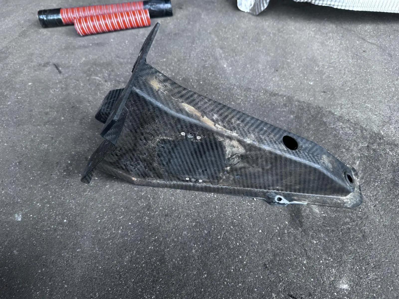 Porsche 991 GT3 R carbon headlight housing, right – photo 1