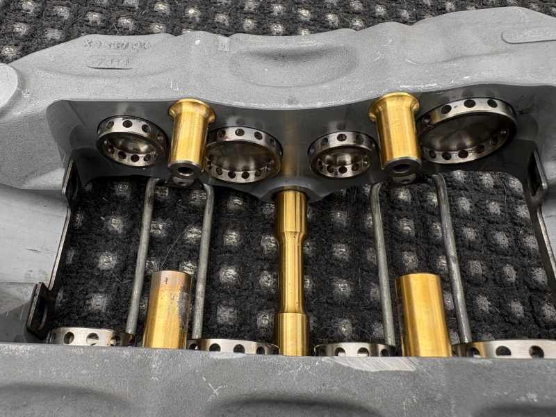 2 étriers BREMBO 8 PISTONS MONOBLOC révisés