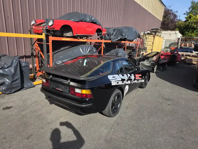 Porsche® 944 proposée à la vente.