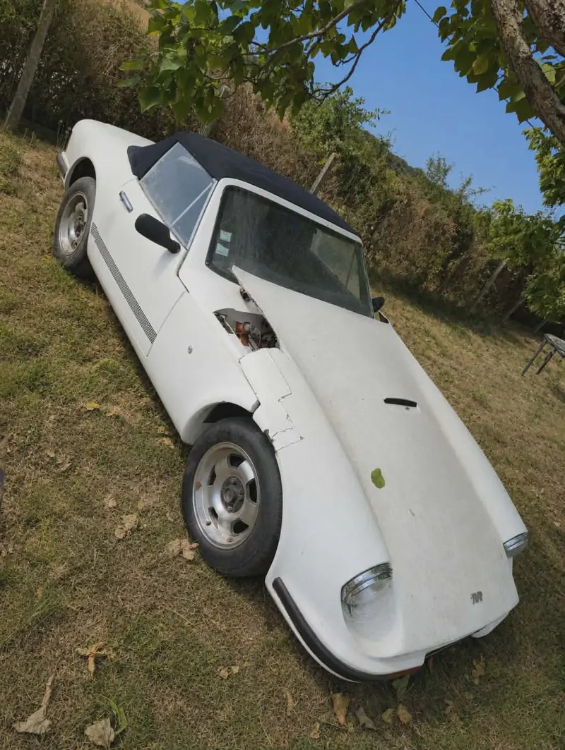 🏁 Projet de restauration TVR S – Réparation composite & fabrication de pièces 🏁