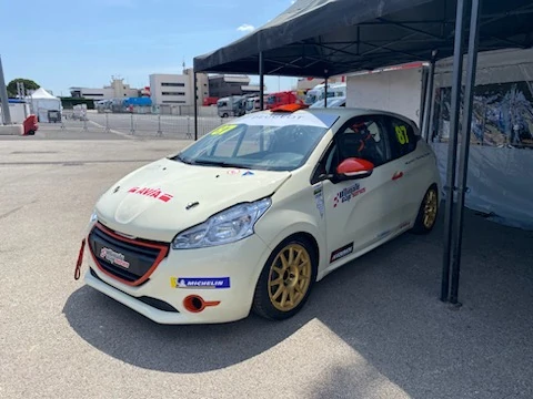 208 racing cup disponible pour fin de saison