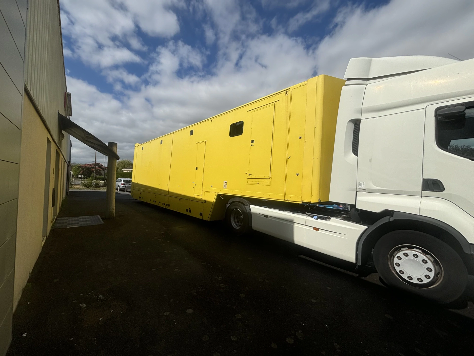 4-CAR SEMI-TRAILER + RENAULT TRACTOR UNIT