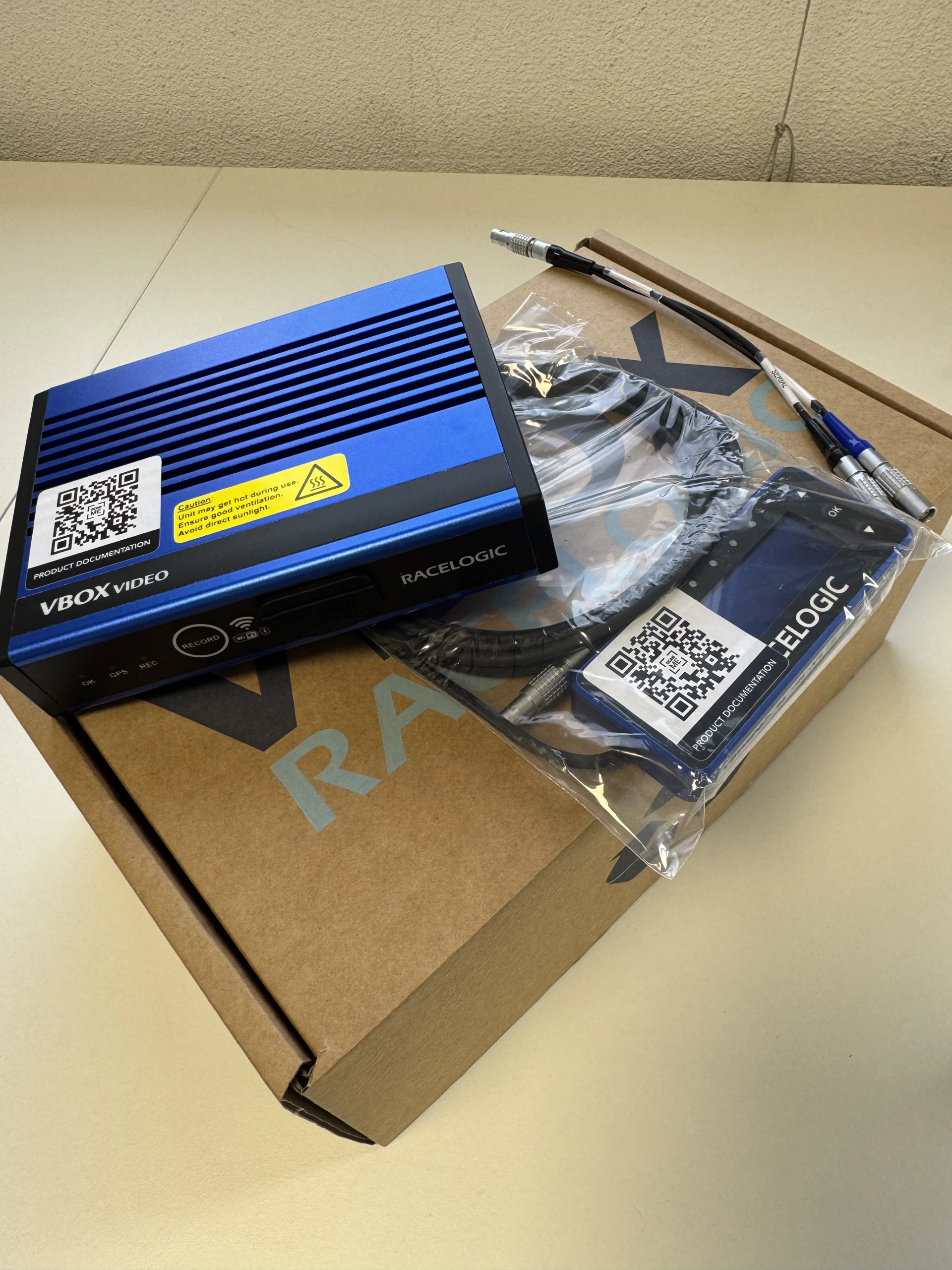 VBOX VIDEO HD2 NEUVE - Track Package 2 Caméras/OLED/CAN Spliter – photo 1
