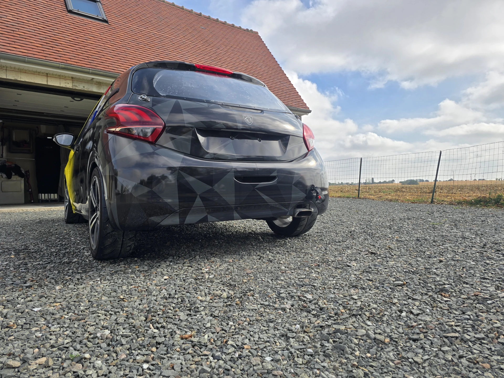 Peugeot 208 with a 206 RC Group N F2000 engine – photo 1