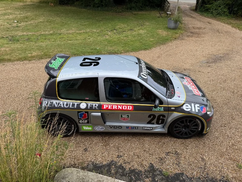 RENAULT CLIO V6