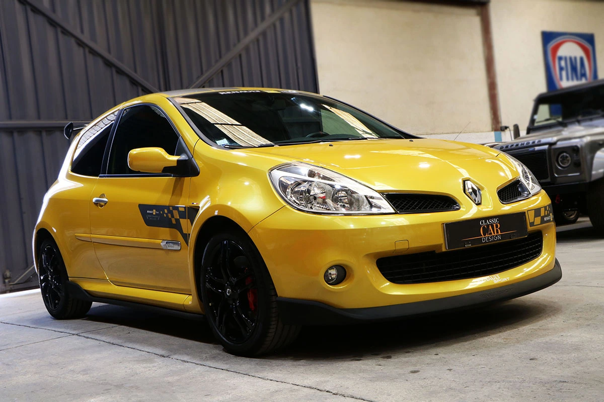 Renault Clio III RS F1 Team R27 – photo 1