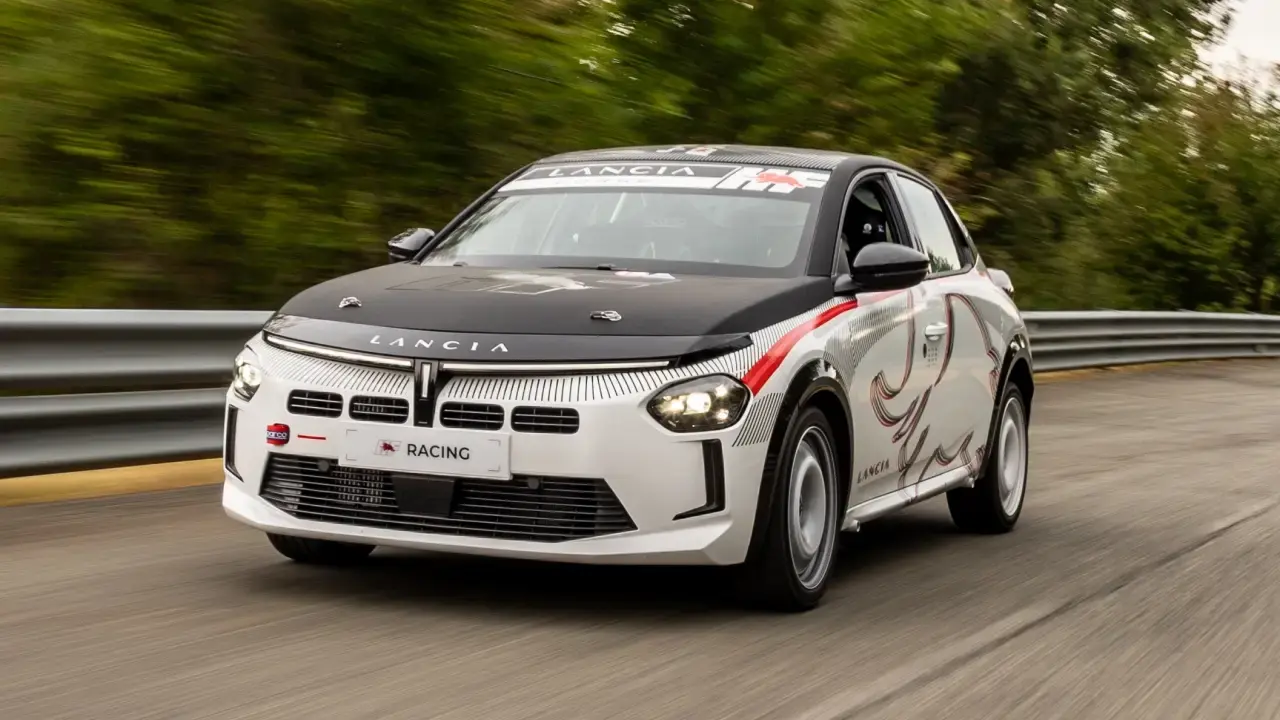 Lancia FR6 rental – photo 1