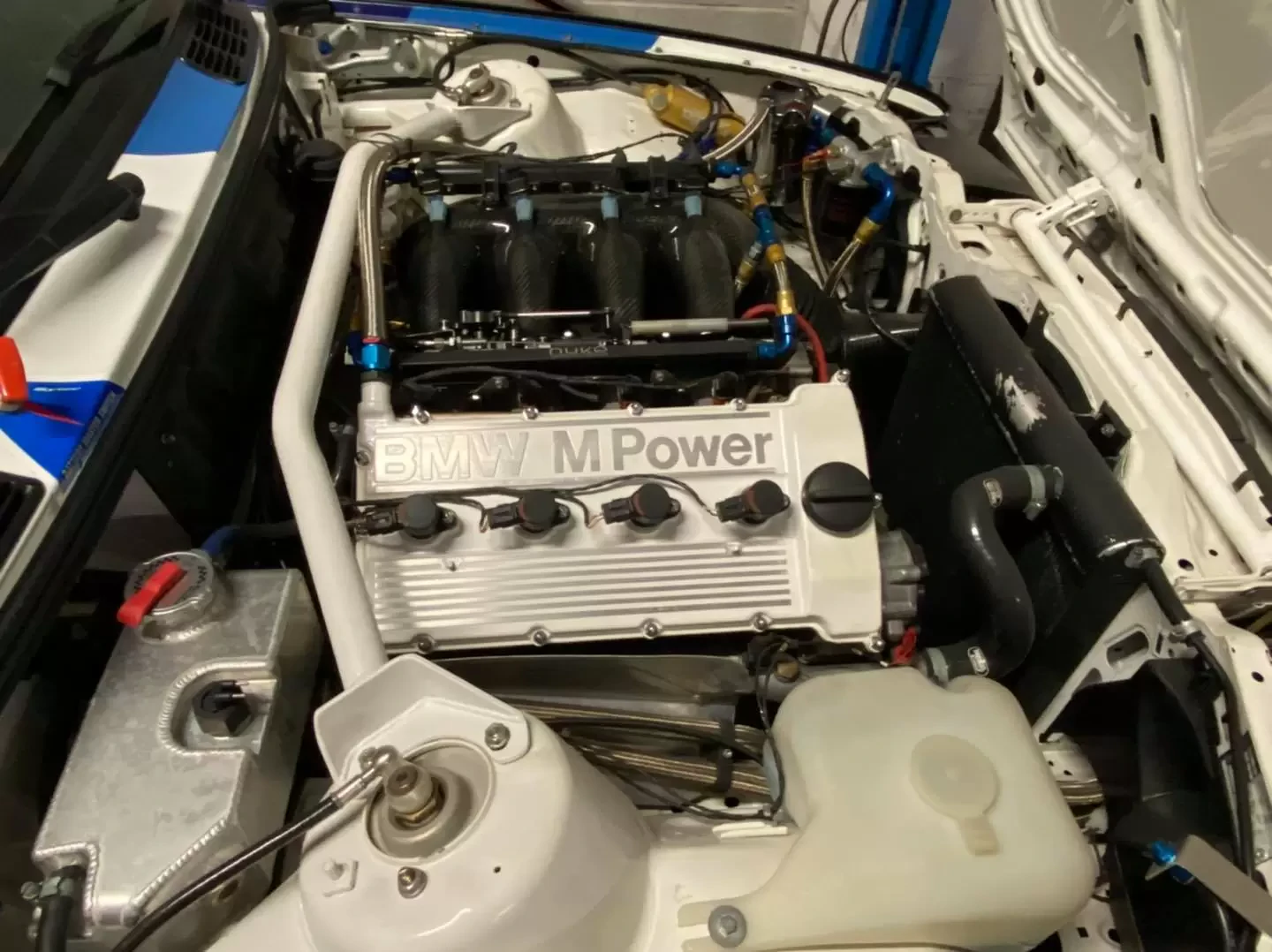VOITURE DE RALLYE BMW E30 M3