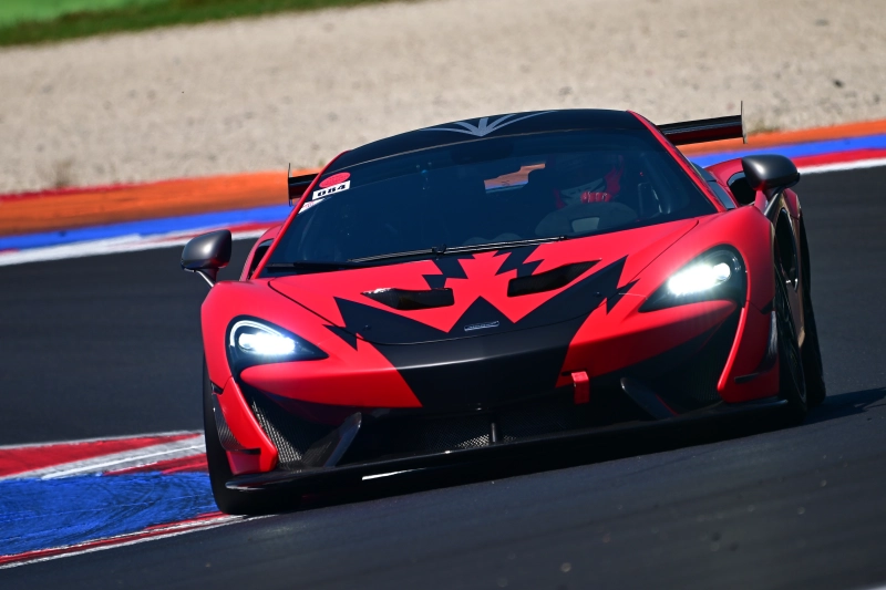 MCLAREN 570 S GT4 GT4 + SPARE PARTS + EQUIPMENT