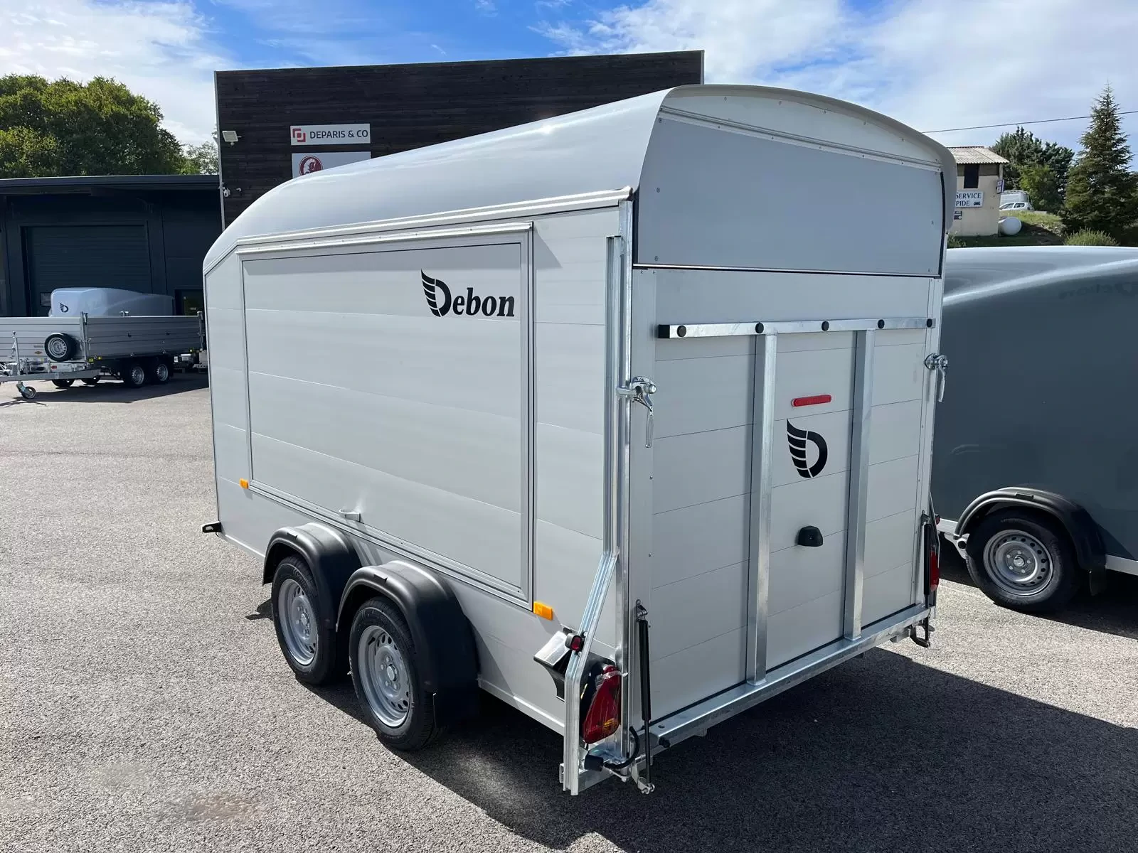 DEBON ROADSTER 700 closed car carrier ideal for small cars