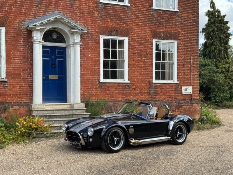 Cobra par DAX, V8 de 383 ci