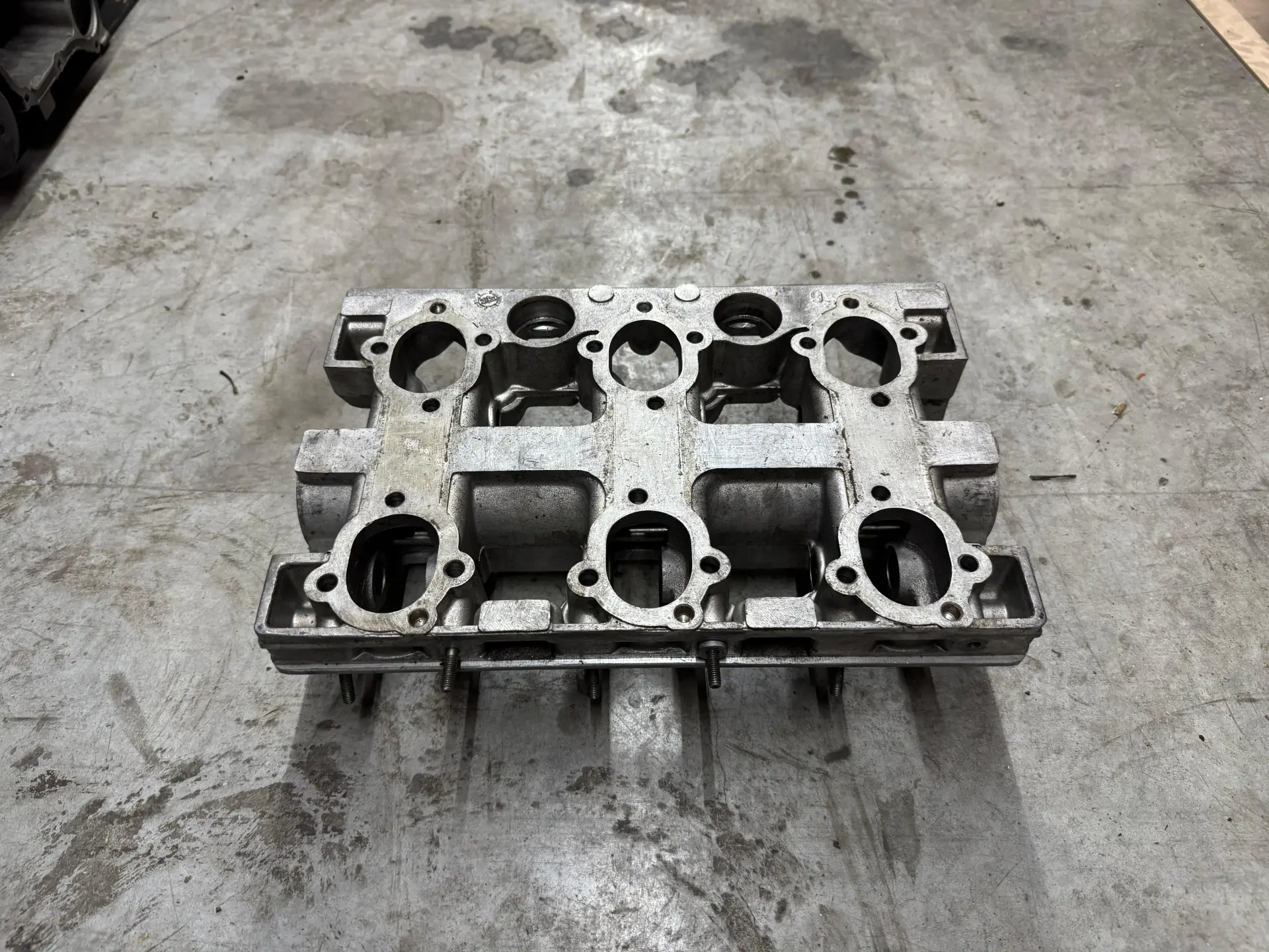 Porsche camshaft support, ref. 964 105 11 1R – photo 2